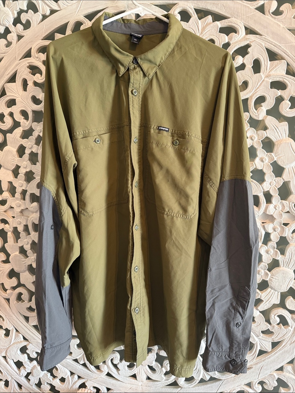 Men's Two-Tone Olive and Gray Patagonia Button-Up Shirt